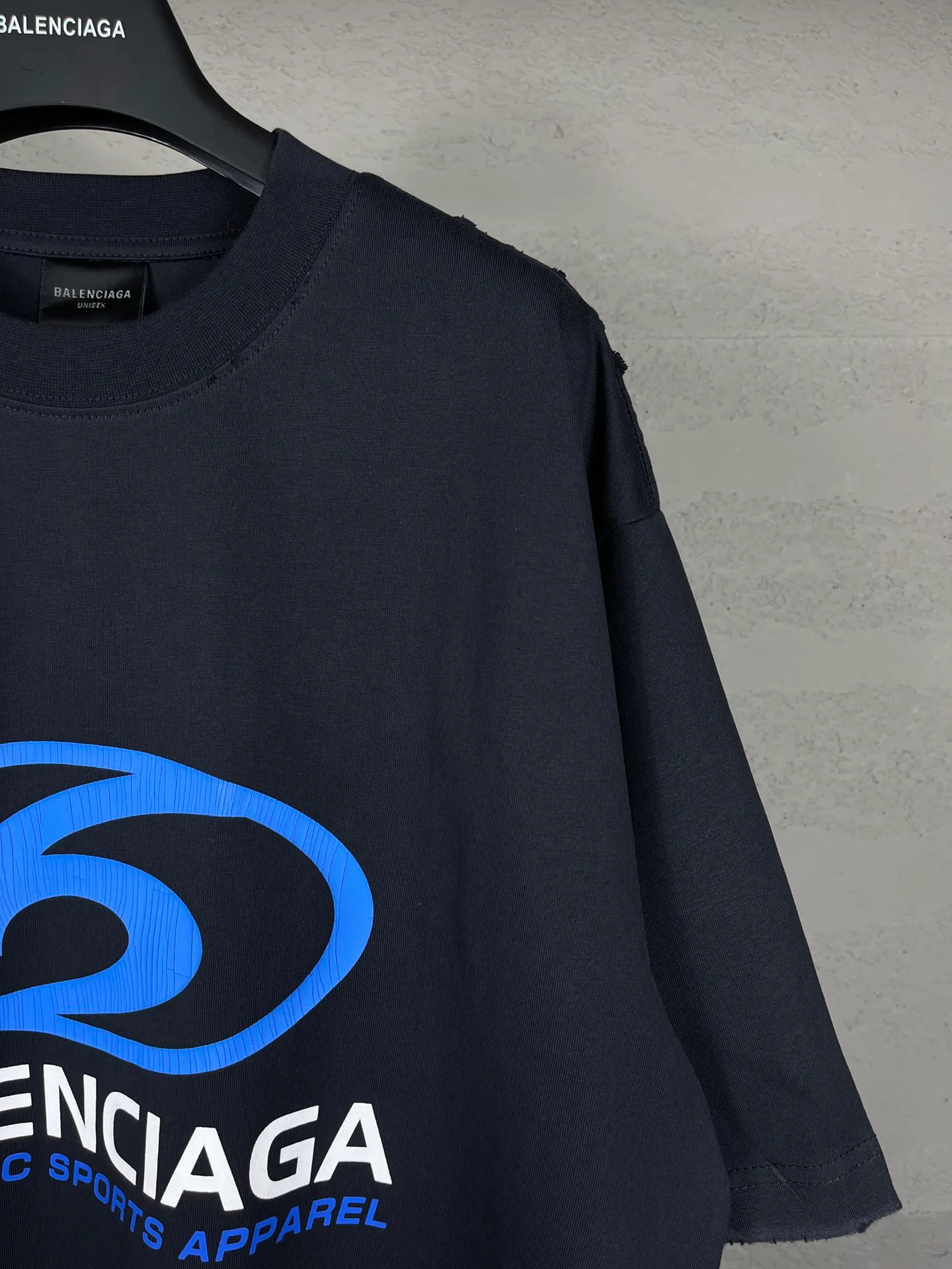 【 . Quality】BALENCI*GA/ .2024New Arrival.New Arrival LOGO T ， . Authentic ， ！ ZP 。 260 ， . ， ，。 。Classic LOGO ， ， 。 . ， ， ， OS . Same Style ：BL 223305 ： ， ，Yellow Size：XS L